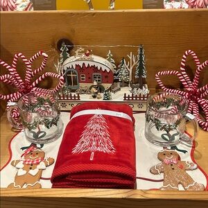 NWT Lavish Home Festive Holiday Glass Mug with Wreath Design